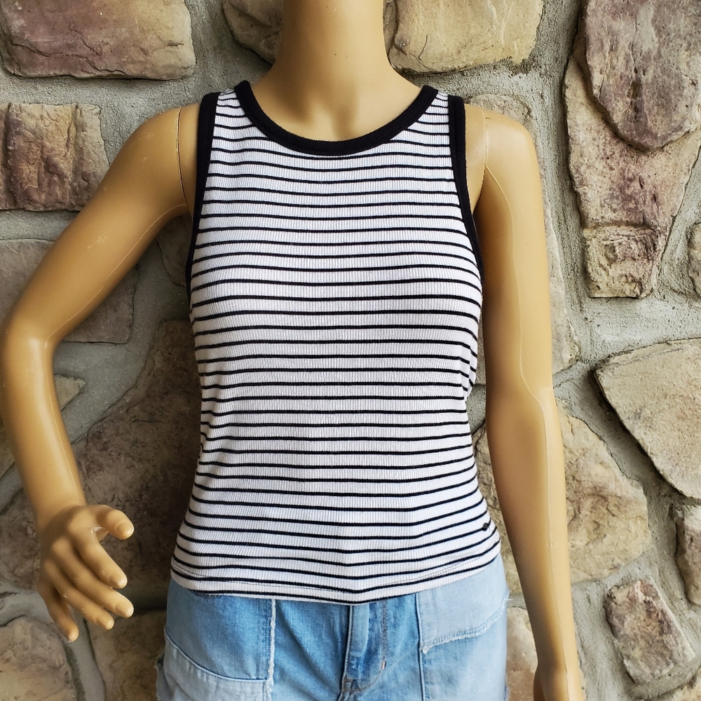 AMERICAN EAGLE | First Essentials Black and White Tank